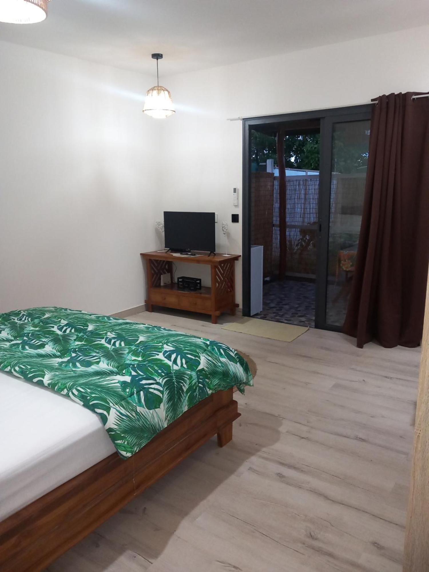 Terei-Here Bungalow Airport Avae Eksteriør bilde